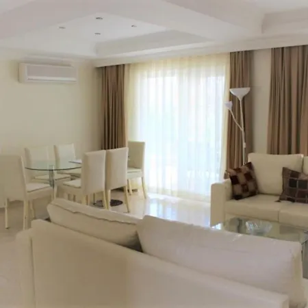 Emerald 9, Large 3 Bed, 3 Ensuite *