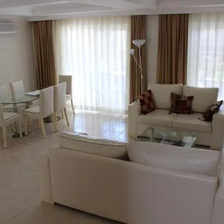 Emerald 9, Large 3 Bed, 3 Ensuite Villa *